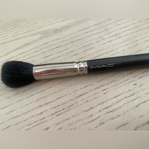 MAC contour brush #109